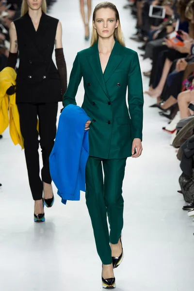 Look 7